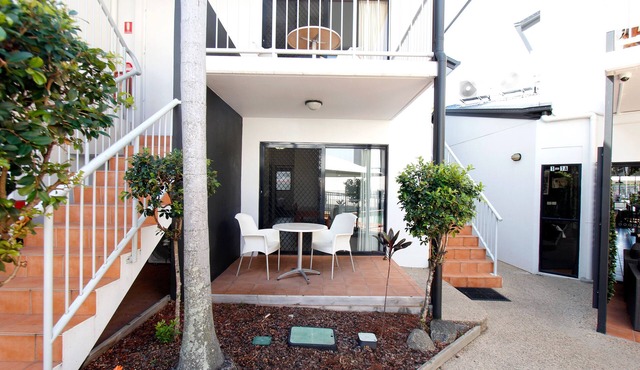Coffee House Apartment Motel
