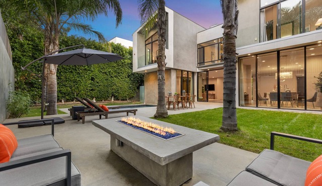Coldwater Canyon - A Sophisticated & Elegant Estate