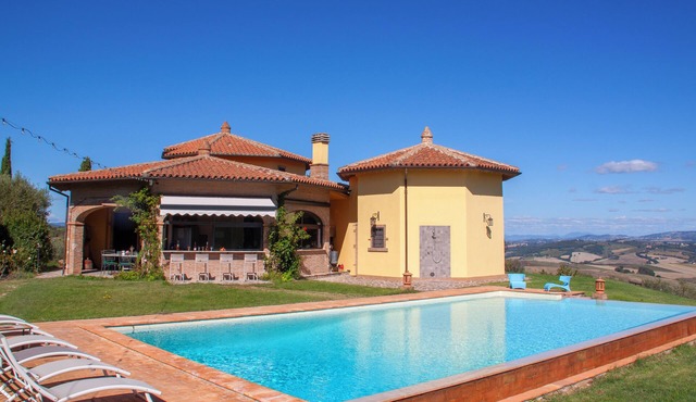 Colle Mafalda - Charming Countryside Villa with Infinity Pool and Stunning Views