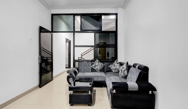 Collection O River House
