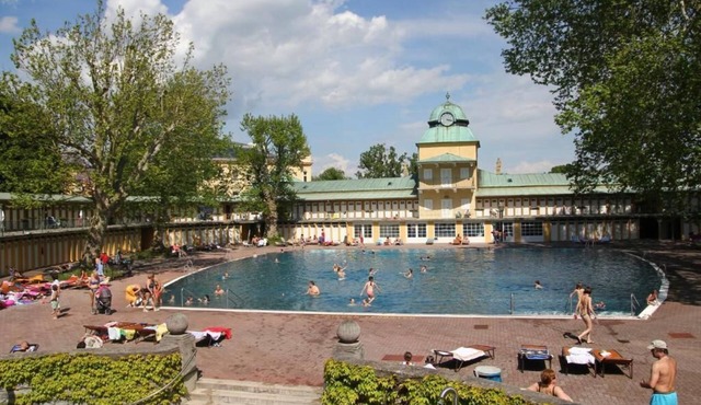 College Garden Hotel