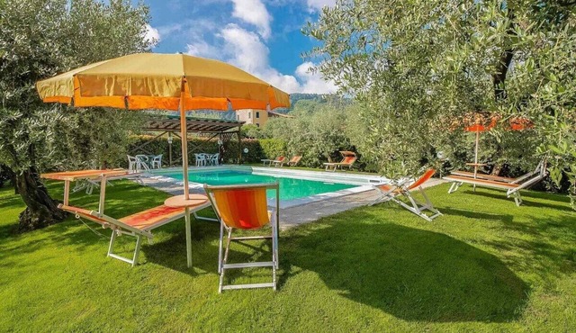 Colomba, apartment with pool, A/C, WiFi. Lucca