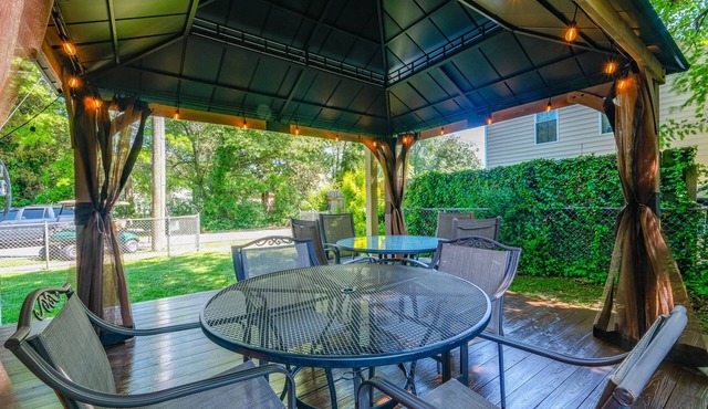 Colonial Beach House w/Patio: 2 Blocks to Beach!