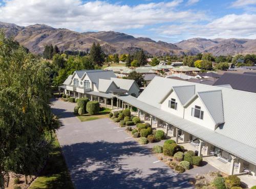 Colonial Manor Motel