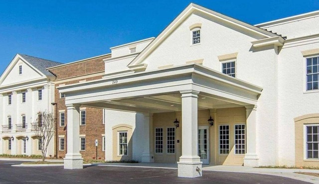 Colonial Williamsburg Getaway: 1BR Premium at Patrick Henry Square