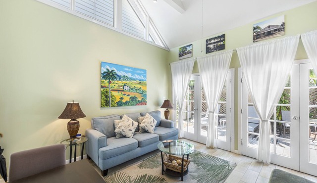 COLONY CALYPSO - A quaint 1 Bedroom Cottage just two blocks to Duval