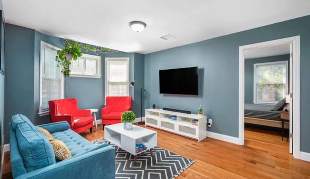 Colorful, Comfy & Modern - Close to NYC - Parking!