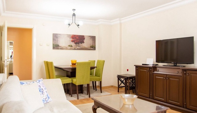 Colorful Flat with Balcony in Bayrakli