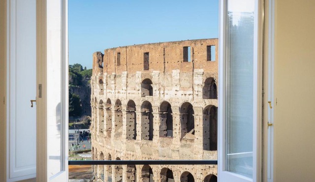 Colosseo View Atmosphere by Rental in Rome