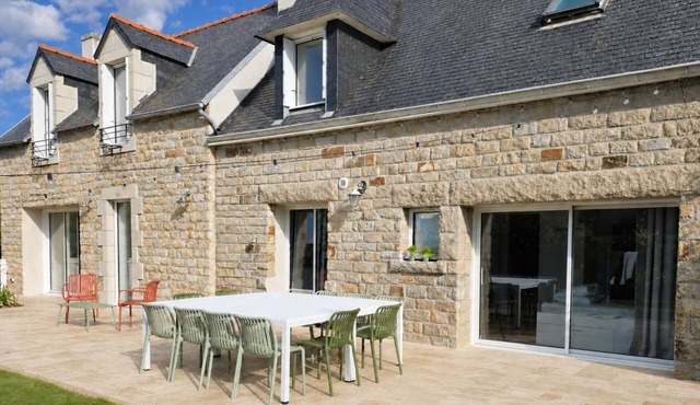 Combrit - Renovated stone house near beach with enclosed garden
