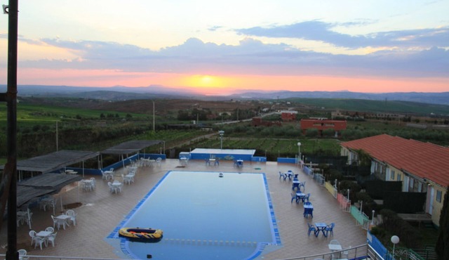 Come all, for an exceptional stay.