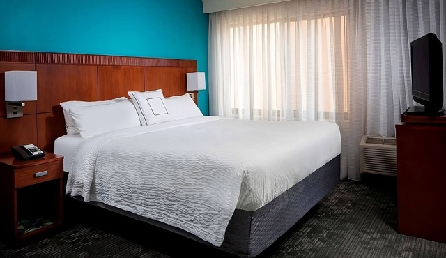 Come Create Memories w/Fun-filled Adventures at this Paradise! Pool, Parking!