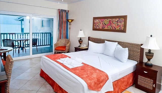 Come Create Memories w/Fun-filled Adventures at this Paradise! Outdoor Pool!
