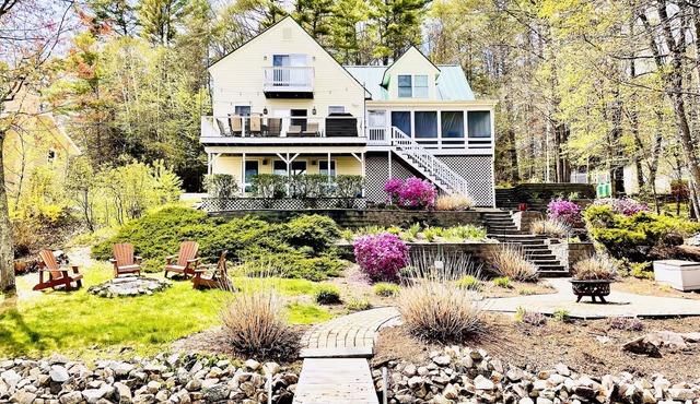 Come relax and play! Gameroom, kayaks, paddleboards, fire pit, screen porch