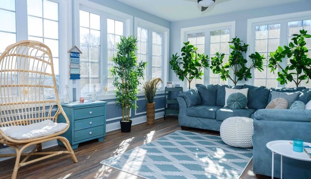 Come Stay on the Bay! Beautifully Renovated Oasis
