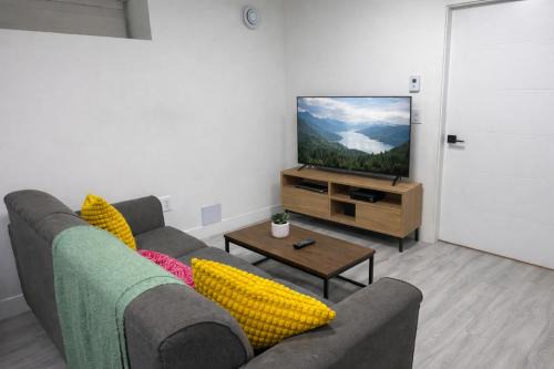 Comfort 2 BR Vancouver!
