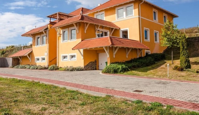 Comfort 4-person terrace apartment in the holiday park Landal Residence Duna