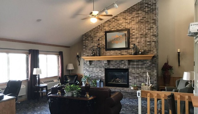 Comfort and Convenience! 4 Convenient Units, Free Breakfast, Pet-Friendly