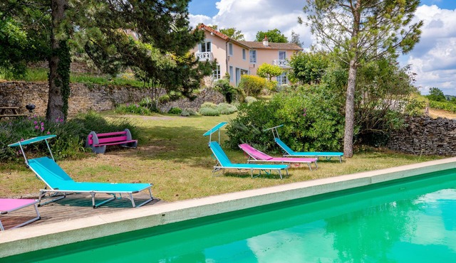 COMFORT, CHARM, POOL AND EXCEPTIONAL VIEW