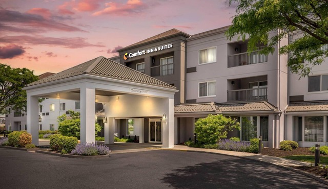 Comfort Inn & Suites Bethlehem Lehigh Valley Airport