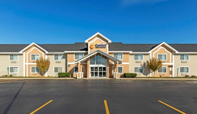 Comfort Inn & Suites Jackson - West Bend