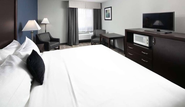 Comfort Meets Affordability in Red Lion Inn & Suites Sequim! Free Breakfast!