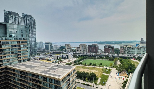 Comfort Suites 2 Bedrooms near Rogers Centre Lakeview & Free Parking