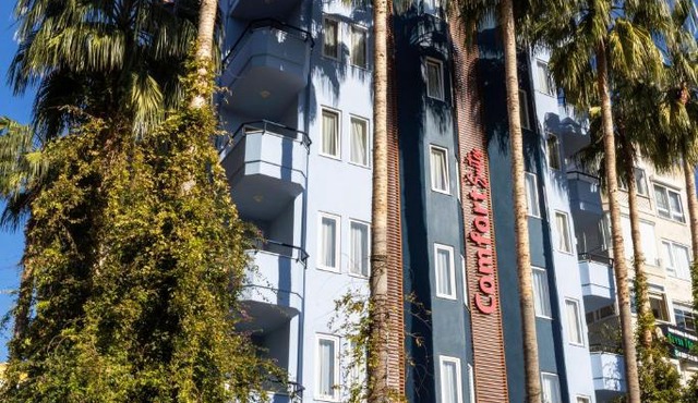 Comfort Suites