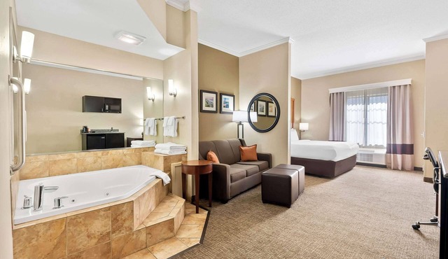 Comfort Suites