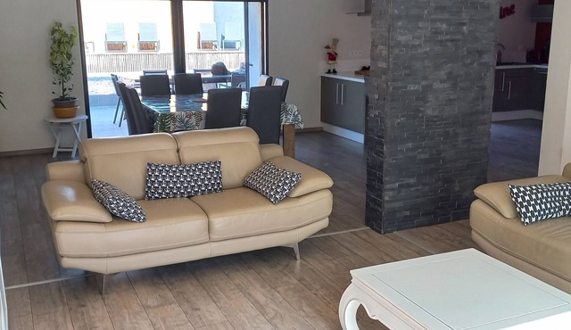 COMFORTABLE CONTEMPORARY-STYLE HOUSE WITH PRIVATE HEATED POOL