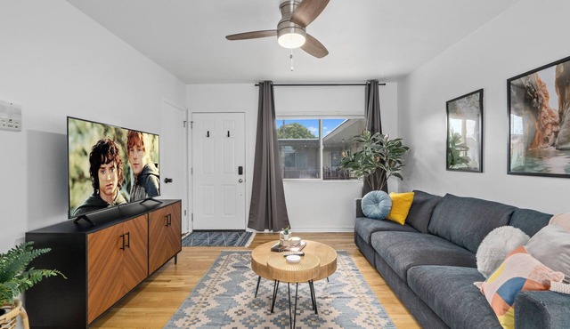 Comfortable 1-bedroom condo in Salt Lake with AC with screaming Wi-Fi