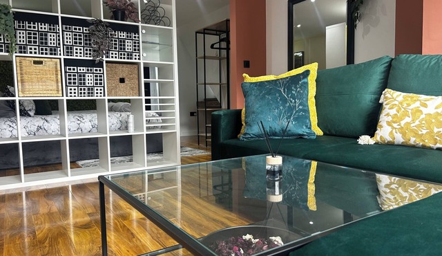 Comfortable 1-bed Chester Apartment with Parking & Full Kitchen, Home from Home