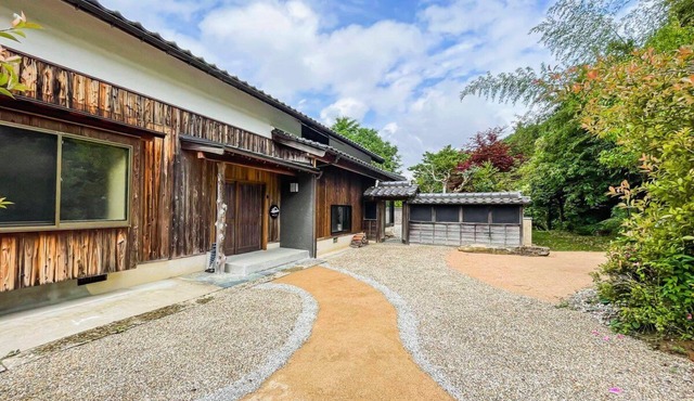 Comfortable 150-year-old traditional Japanese-style inn near the ruins of Takeda Castle floating on the sea of clouds.