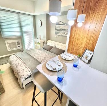 Comfortable 1BR Studio Unit at AZURE NORTH Pampanga by Beersheba Suites & Staycation
