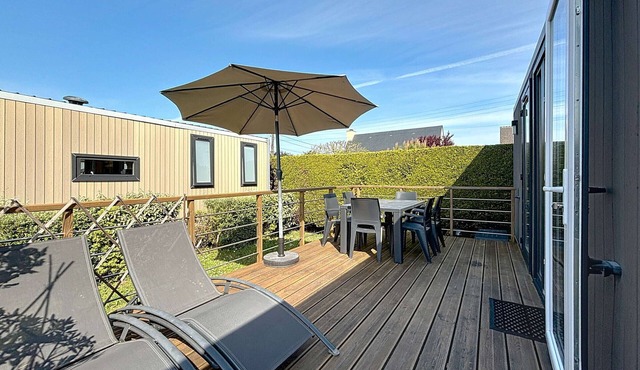 Comfortable 2-Bedroom Mobile Home with Terrace, Near Beach, Pool & Parking in Jullouville