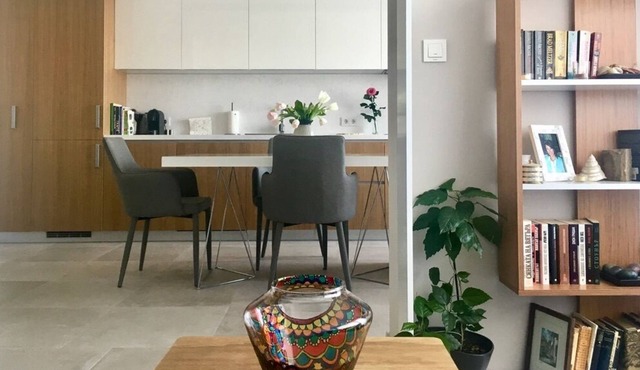 Comfortable 2 Bedroom Apartment With A Lovely View Near The Subway Station