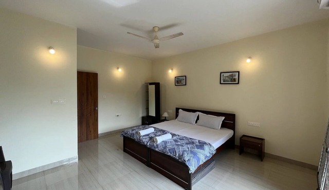 Comfortable 2 BHK with pool Betalbatim Beach