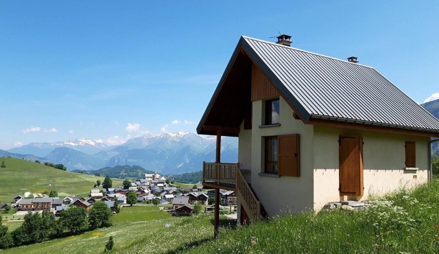 Comfortable 2* chalet with pellet stove and garden, pet-friendly