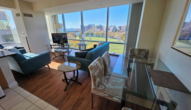 Comfortable 2BR/2BA by MGH, Ideal for Families, River Walk, Gym, Laundry in Unit