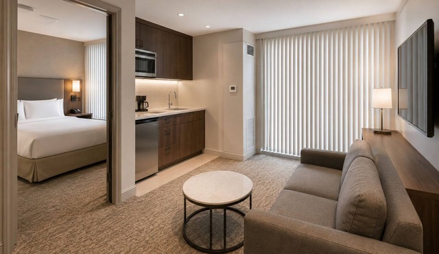 Comfortable 2BR Downtown Escape Near Dining & Entertainment