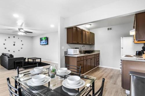 Comfortable 2BR! Sleeps 6! Cozy Stay!