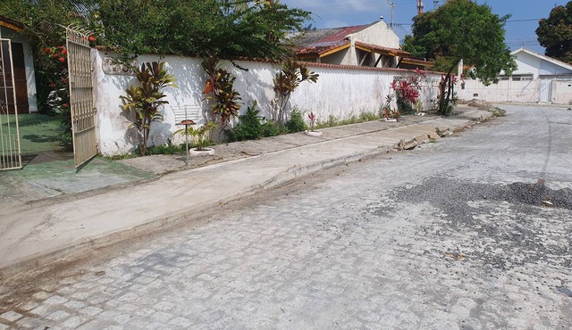 Comfortable 3/4 bedroom house with patio, 100 m from the beach