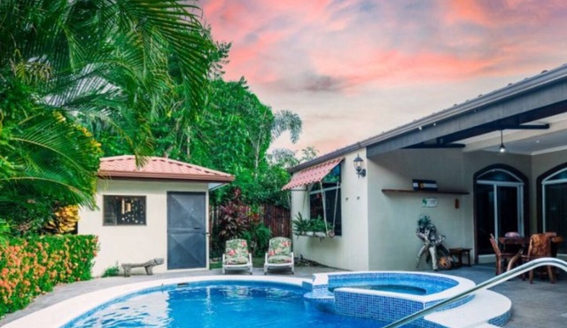 Comfortable 3 bedroom, 3 bathroom private villa with private pool