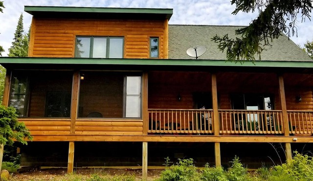 Comfortable 3 Bedroom, 2 Bath Cabin Between Lutsen Mountains and Lake Superior