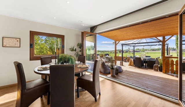 Comfortable 3-bedroom house with many free parking, garage and great views.