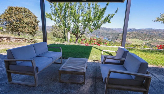 Comfortable 3-Bedroom Villa with Douro River Views – Pool & Canoes Included