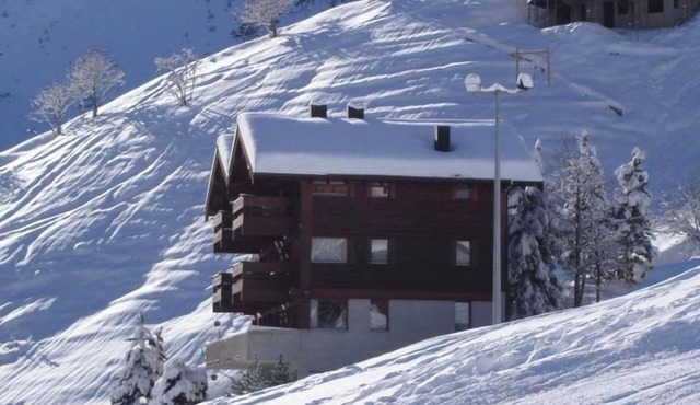 Comfortable 3 room apartment for 4-5 persons : Living room - 1 room with double bed - 1 room with 2