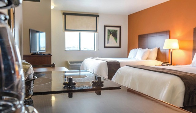 Comfortable 3 - Room Near Empire Mall – Just a 10-Min Walk to Shopping & Dining