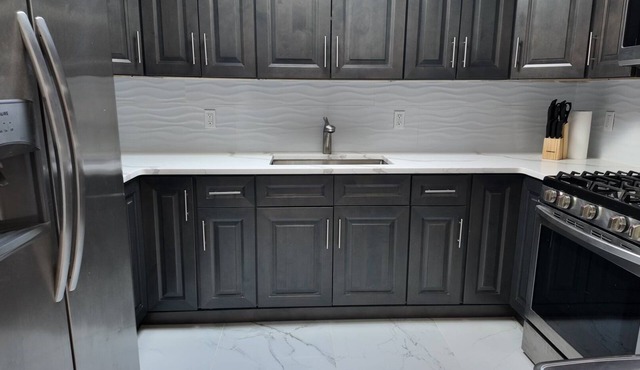 Comfortable 3BDR 2BR home away from home. Close to JFK AIRPORT