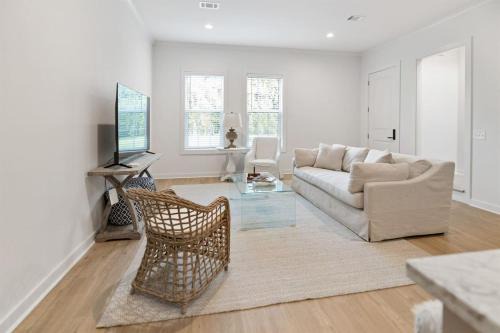 Comfortable 3BR Stay - Pool - Beach Nearby